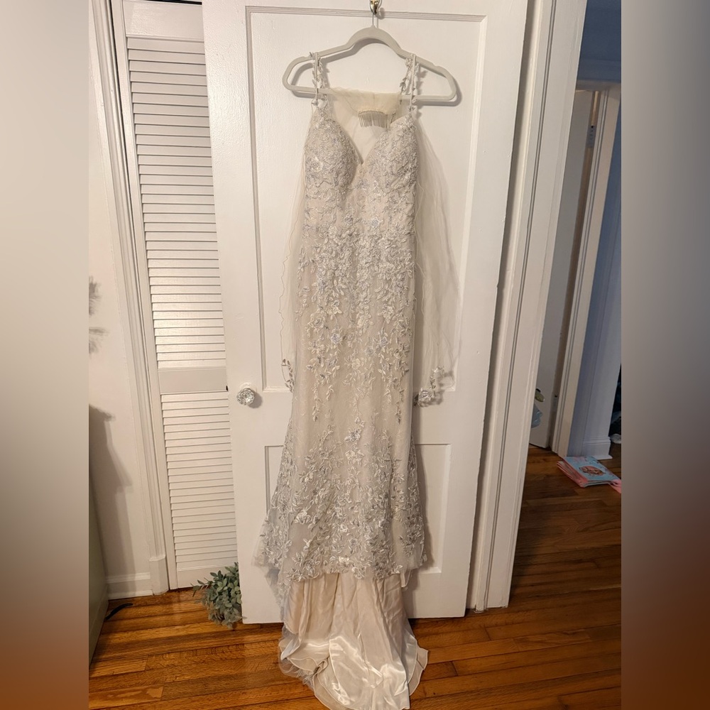 Melissa Sweet David’s Bridal wedding dress, size 4